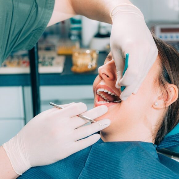 WHAT NEEDS TO BE TAKEN INTO ACCOUNT AFTER DENTAL IMPLANT?